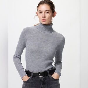 Uniqlo 100% Wool ribbed turtleneck